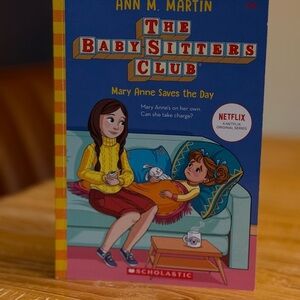 Scholastic The Baby-Sitters Club - Mary Anne Saves the Day in Blue and Yellow